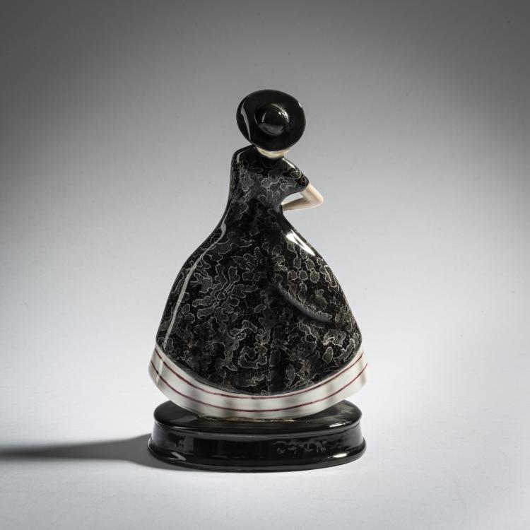 Bild 3 zu Objekt, 'Stehende Dame mit Hut, langem Kleid und Spitzenumhang', um 1935, Stephan Dakon, Goldscheider, Wien, 161E 1234