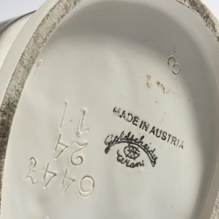 Bild 5 zu Objekt, 'Posing Young Lady in a Hat', c. 1931, Claire Herczeg-Weiss, Goldscheider, Wien, 161E 1240