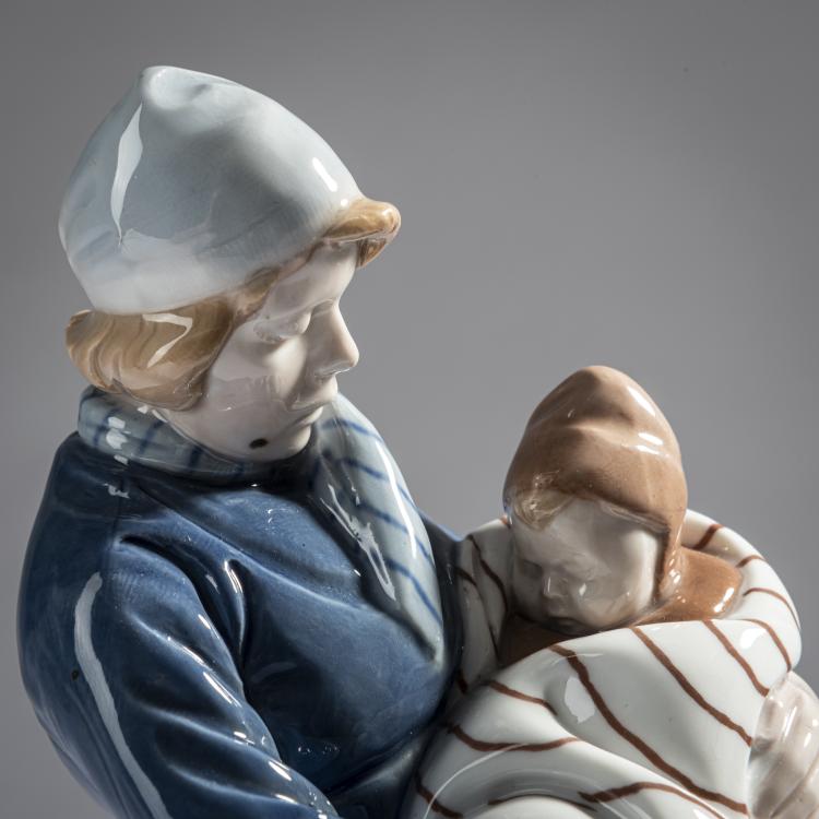 Bild 1 zu Objekt, 'Dutch Woman with Child', 1911, Philipp Lange, Meissen, 161E 1167