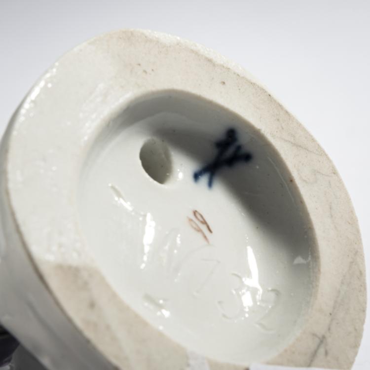 Bild 4 zu Objekt, 'Girls, dodging snowballs', 1905-10, Alfred Otto Adalbert K&ouml;nig, Meissen, 161E 1155