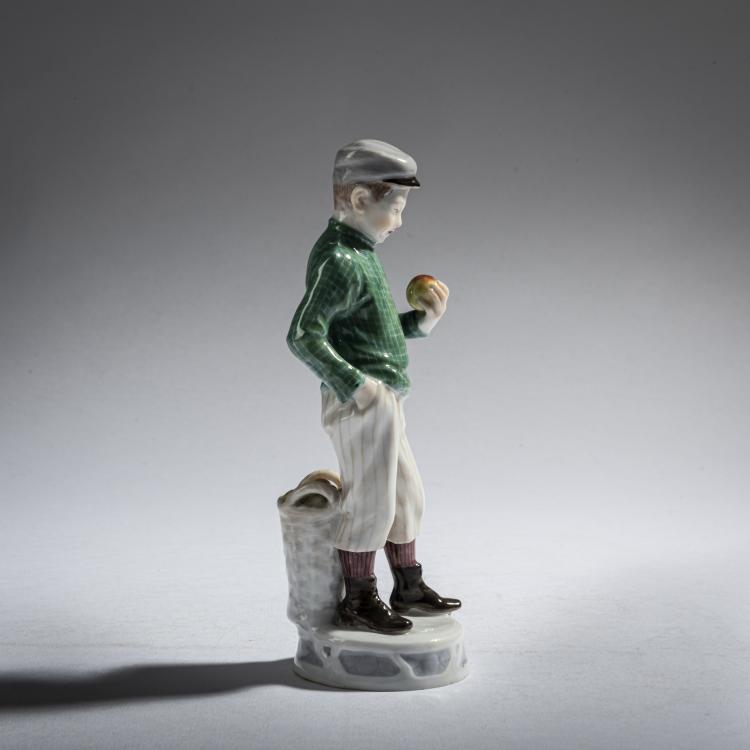 Bild 3 zu Objekt, 'Boy with Apple and Basket', 1905-10, Alfred Otto Adalbert K&ouml;nig, Meissen, 161E 1156