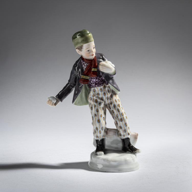 Hauptbild zu Objekt, 'Boy throwing snowballs', 1905-10, Alfred Otto Adalbert K&ouml;nig, Meissen, 161E 1157