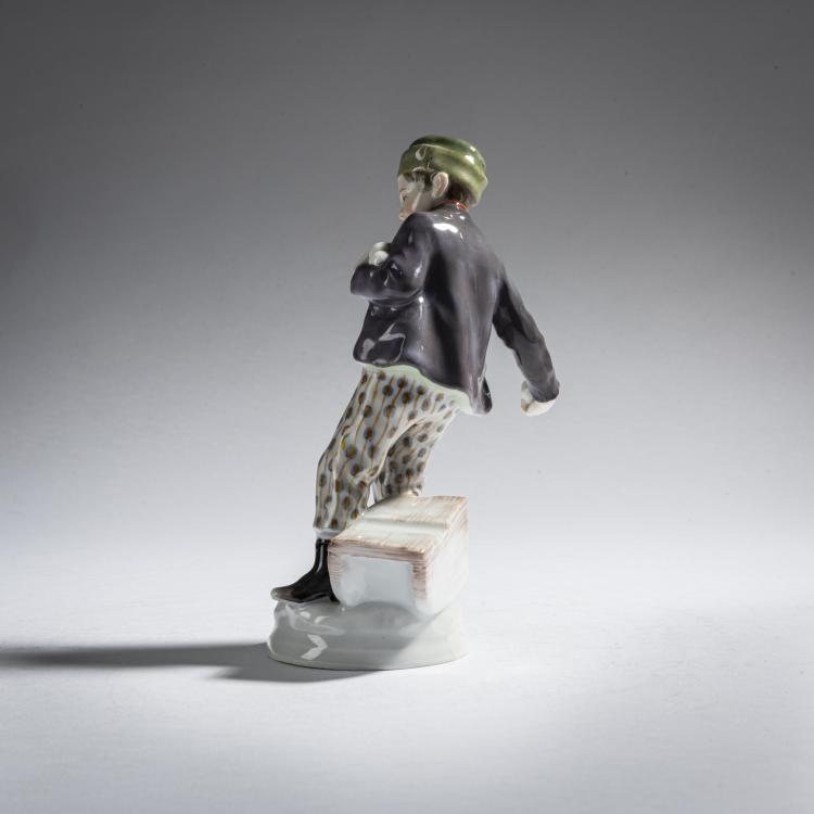 Bild 2 zu Objekt, 'Boy throwing snowballs', 1905-10, Alfred Otto Adalbert K&ouml;nig, Meissen, 161E 1157