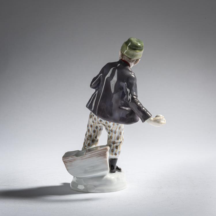 Bild 3 zu Objekt, 'Boy throwing snowballs', 1905-10, Alfred Otto Adalbert K&ouml;nig, Meissen, 161E 1157