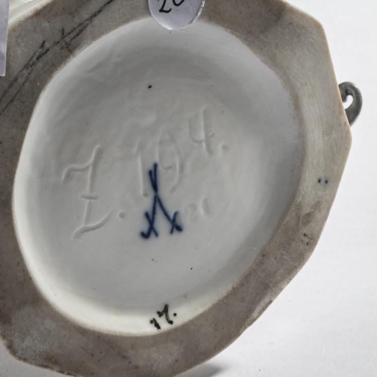 Bild 5 zu Objekt, 'Schlittschuhl&auml;uferin', 1910-11, Alfred Otto Adalbert K&ouml;nig, Meissen, 161E 1166