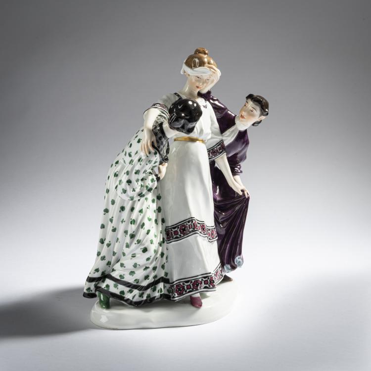 Bild 1 zu Objekt, 'Three Girls Playing Blind Man's bluff', 1905, Karl Theodor Eichler, Meissen, 161E 1178