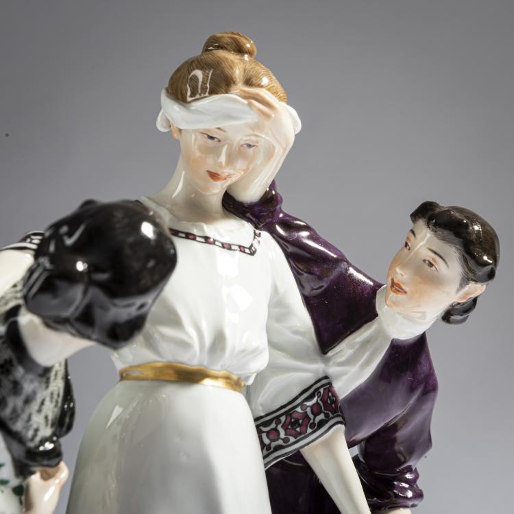 Bild 2 zu Objekt, 'Three Girls Playing Blind Man's bluff', 1905, Karl Theodor Eichler, Meissen, 161E 1178