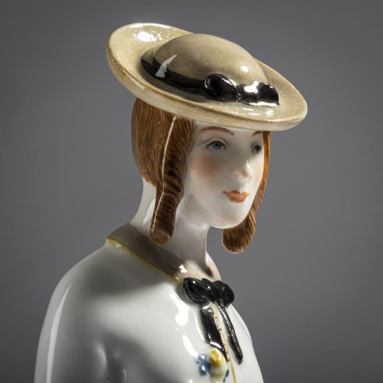 Bild 2 zu Objekt, 'Lady donning a Rose', 1914, Richard Langer, Meissen, 161E 1172