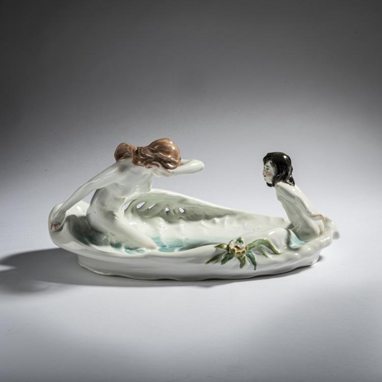 Hauptbild zu Objekt, 'Dish with two Figures', 1905-10, Paul Helmig, Meissen, 161E 1159