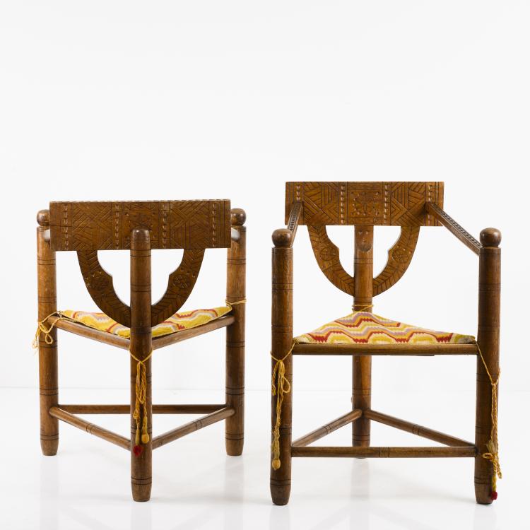 Bild 1 zu Objekt, 2 'Munk' chairs with table, c. 1905, Schweden, 161C 443