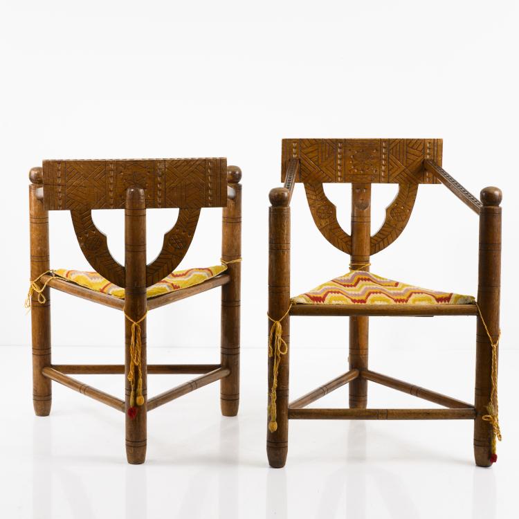 Bild 2 zu Objekt, 2 'Munk' chairs with table, c. 1905, Schweden, 161C 443