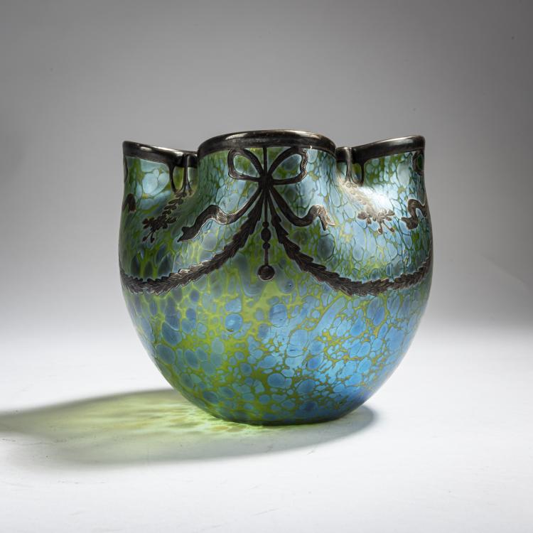 Bild 2 zu Objekt, 'Papillon'-Vase mit galvanischer Silberauflage, um 1900, L&ouml;tz Wwe., Klosterm&uuml;hle, 162B 235