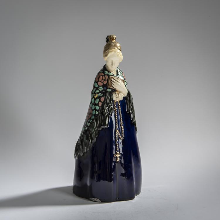 Hauptbild zu Objekt, 'Kirchg&auml;ngerin', um 1913, Emilie Schleiss-Simandl, Gmundner Keramik, 161E 1206