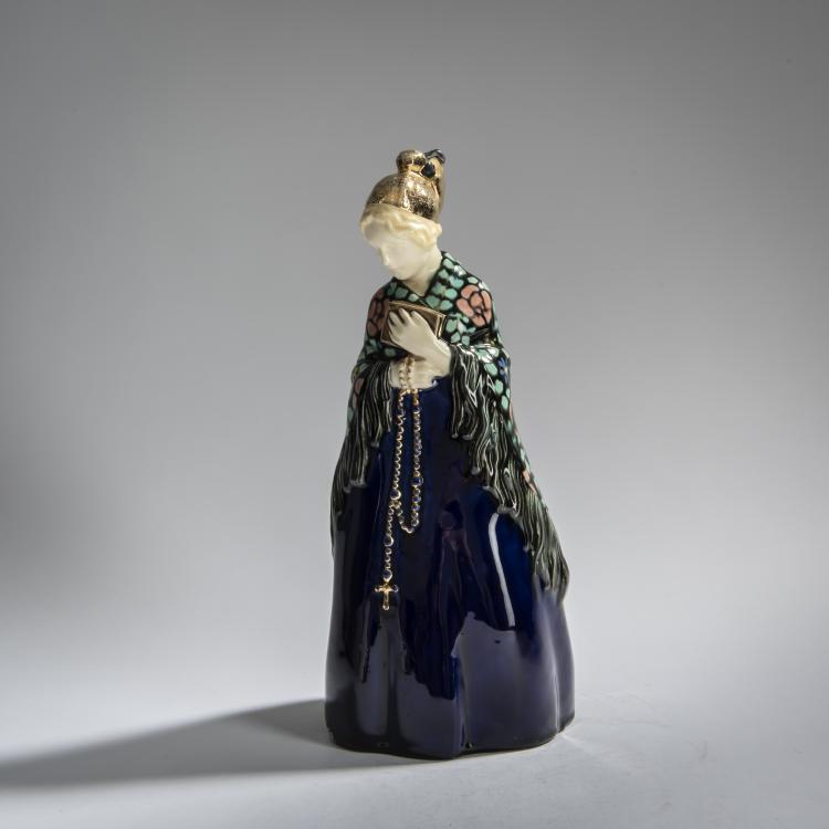 Bild 3 zu Objekt, 'Kirchg&auml;ngerin', um 1913, Emilie Schleiss-Simandl, Gmundner Keramik, 161E 1206