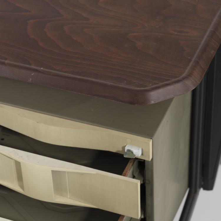 Bild 2 zu Objekt, Schreibtisch 'Arco', 1963, Studio B.B.P.R.,Gian Luigi Banfi,Ludovico Barbiano di Belgiojoso,Enrico Peressutti,Ernesto Nathan Rogers, Olivetti, Ivrea, 161A 98