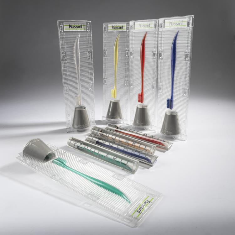 Hauptbild zu Objekt, 9 toothbrushes, 1989, Philippe Starck, Fluocaril, Frankreich, 161C 716