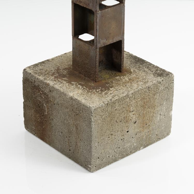Bild 2 zu Objekt, Iron sculpture / stele, 1970 / 80s, D&auml;nemark (zugeschrieben), 161C 619