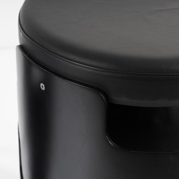 Bild 3 zu Objekt, Two stools, a side table, c. 1969, Gerd Lange, Bisterfeld & Weiss, Owen/Teck, 161C 687