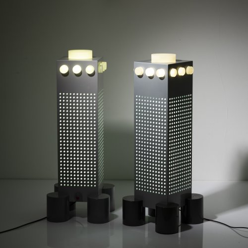 Zwei Stehleuchten 'Zerodue WWF Tower' aus der Serie 'Still Light', 1985