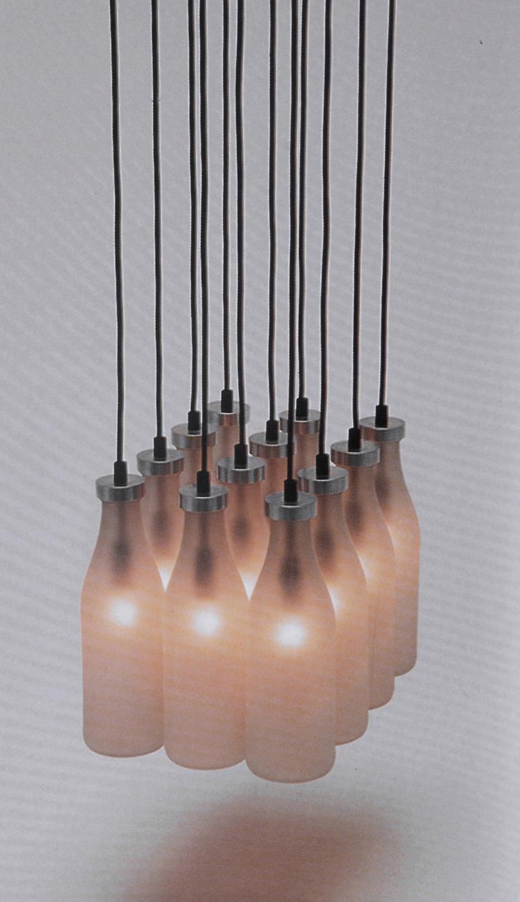 Bild 1 zu Objekt, 'Milk bottle lamp', 1991, Tejo Remy, DMD, Voorburg; Droog Design, Amsterdam, 161C 781