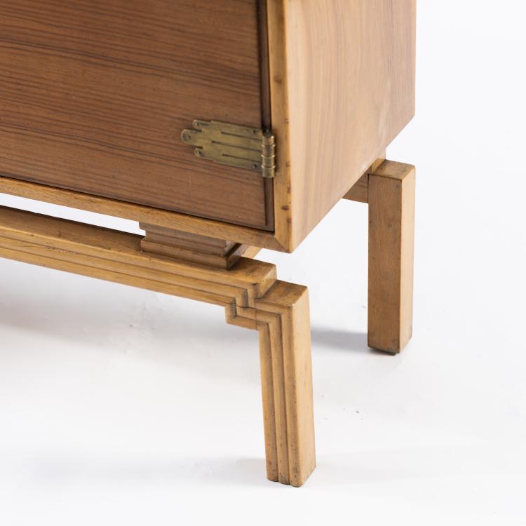 Bild 3 zu Objekt, Sideboard, 1920s, Vereinigte Werkst&auml;tten, M&uuml;nchen, 161C 448