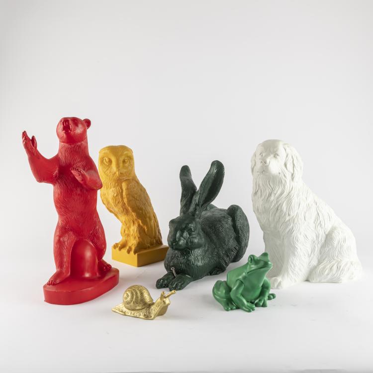 Bild 1 zu Objekt, Gr&uuml;ner 'D&uuml;rer Hase', Roter B&auml;r, Gelbe Eule, 'Wagner's Hund Russ' in Wei&szlig;, Gr&uuml;ner 'Froschk&ouml;nig', Goldfarbene 'Avantgarde-Schnecke', 1999 - 2016, Ottmar H&ouml;rl, 163D 717