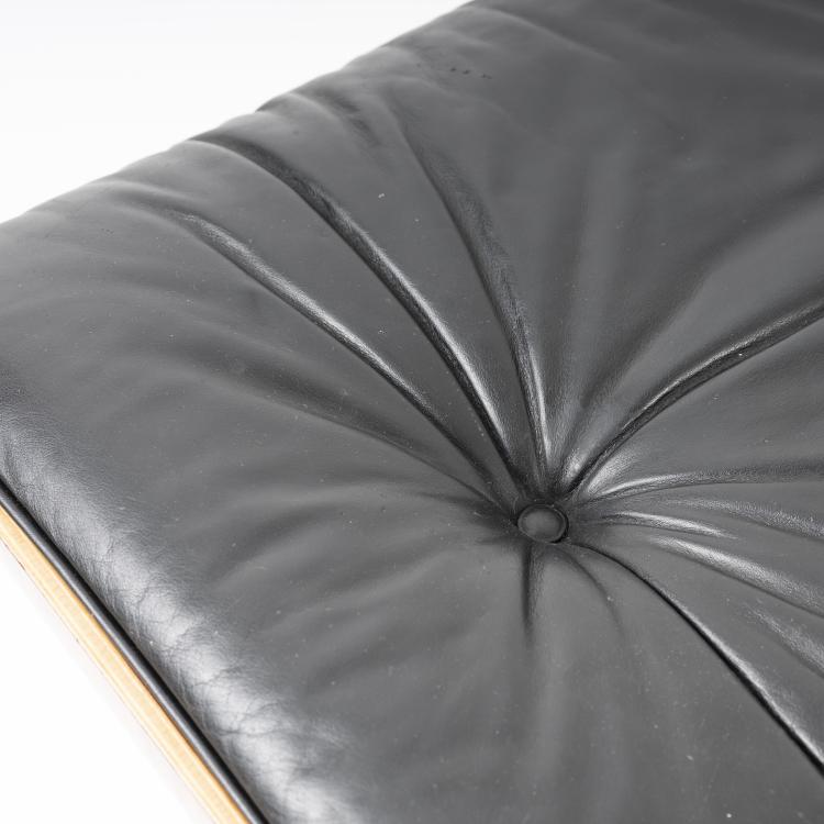 Bild 5 zu Objekt, Lounge chair '670' mit Ottoman '671', 1956, Charles Eames,Ray Eames, Vitra Design, Weil am Rhein, 163C 509