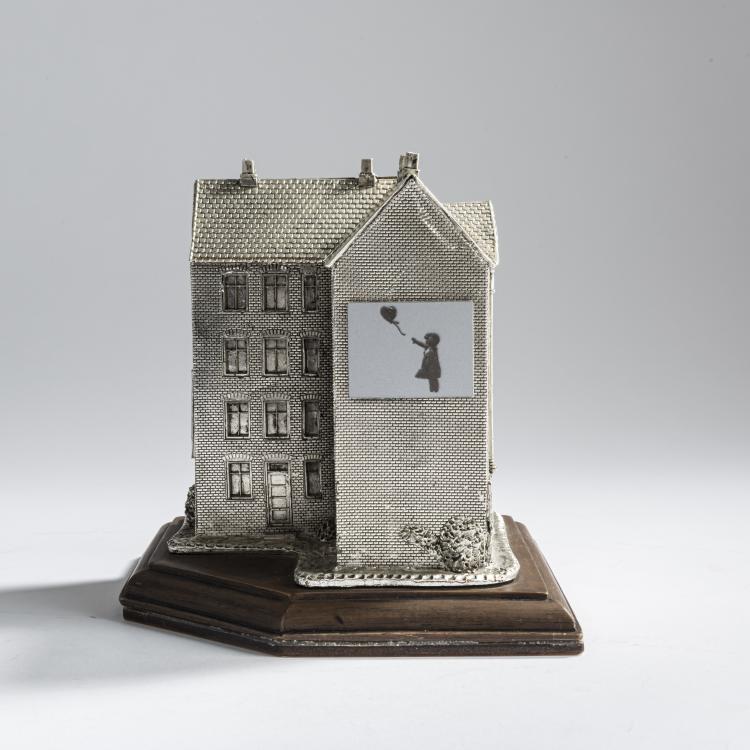 Bild 1 zu Objekt, Ohne Titel (Metall Geb&auml;ude), nach 2007,  Banksy (nach), UCCA (Ullens Center for Contemporary Art), Beijing, 163D 724