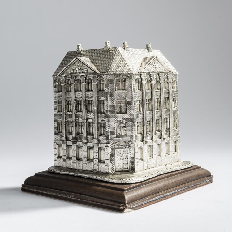 Bild 2 zu Objekt, Ohne Titel (Metall Geb&auml;ude), nach 2007,  Banksy (nach), UCCA (Ullens Center for Contemporary Art), Beijing, 163D 724