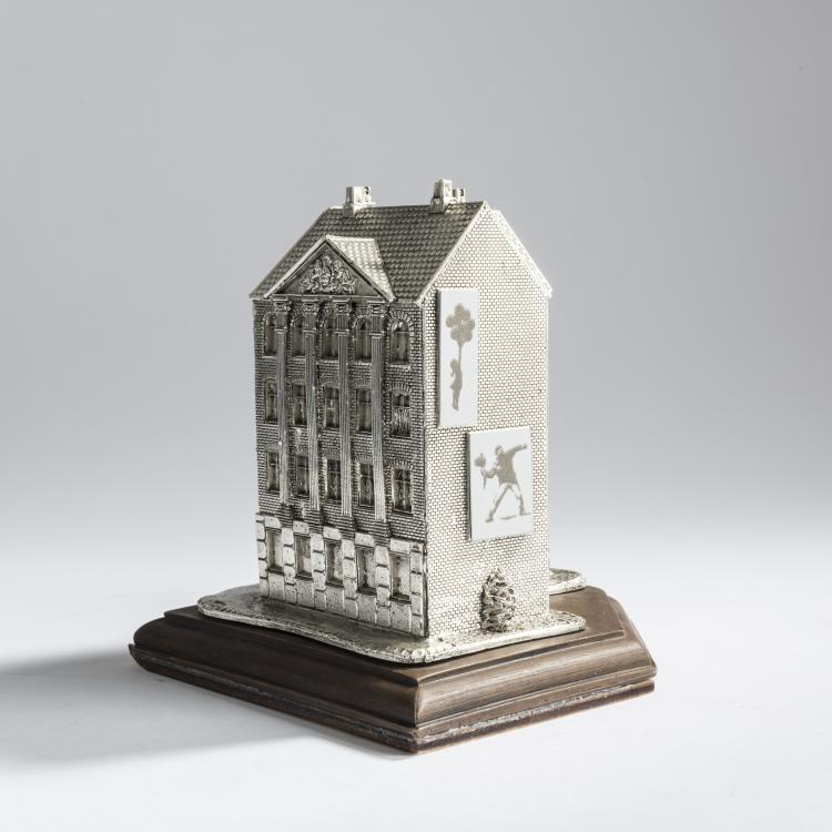 Bild 3 zu Objekt, Ohne Titel (Metall Geb&auml;ude), nach 2007,  Banksy (nach), UCCA (Ullens Center for Contemporary Art), Beijing, 163D 724