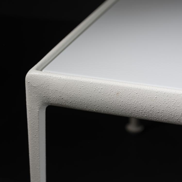 Bild 4 zu Objekt, '3425T' coffee table and two '1445A' armchairs, 1966, Richard Schultz, Knoll International, New York, 163F 1139