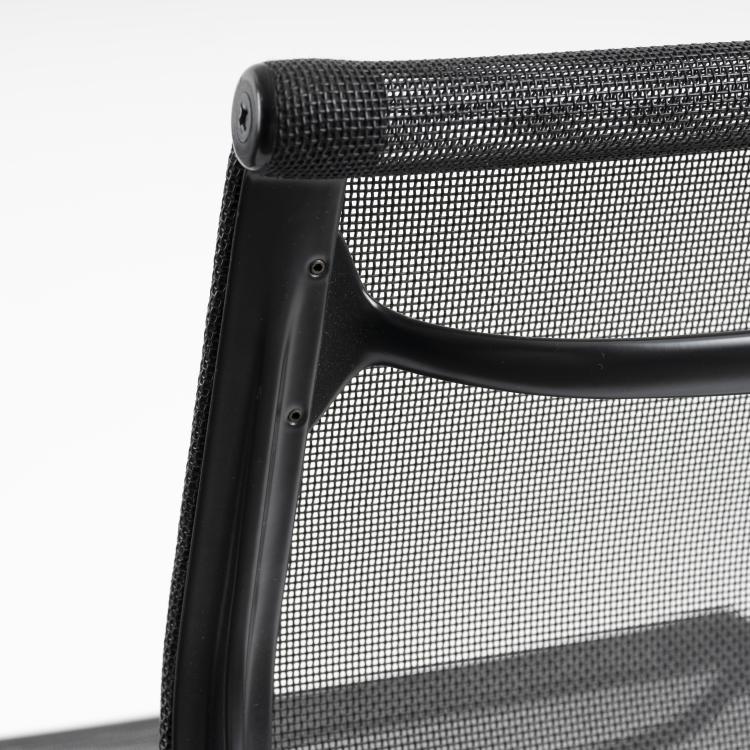 Bild 4 zu Objekt, 2 chairs 'Aluminum Group', 1958, Charles Eames,Ray Eames, Vitra Design, Weil am Rhein, 163F 1130