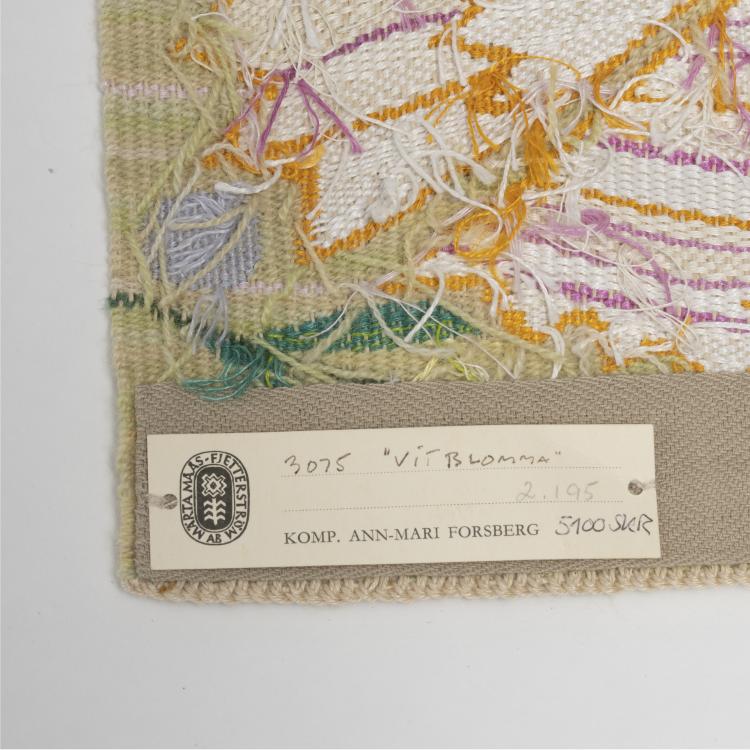 Bild 1 zu Objekt, 'Vit blomma' carpet / tapestry, 1959, Ann-Mari Forsberg, M&aring;&aring;s-Fjetterstr&ouml;m, M&auml;rta AB, B&aring;stad, 163F 1131