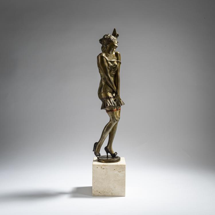 Hauptbild zu Objekt, 'Junge Frau in Hemd und Strumpfhaltern', um 1925, Bruno Zach, 162C 314