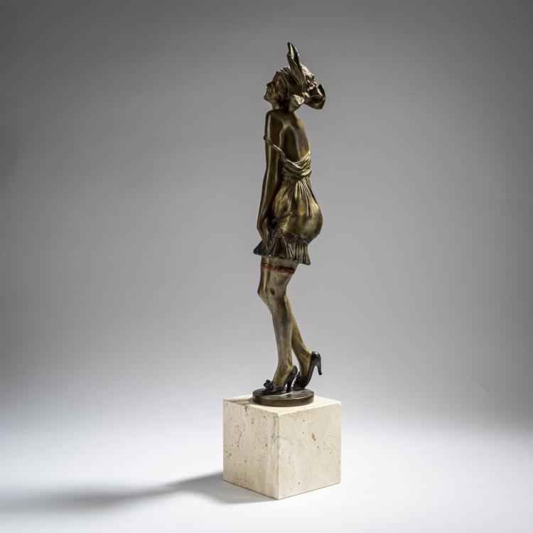 Bild 2 zu Objekt, 'Junge Frau in Hemd und Strumpfhaltern', um 1925, Bruno Zach, 162C 314