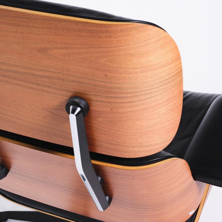 Bild 2 zu Objekt, 'Lounge chair XL' mit Ottoman, 1956, Charles Eames,Ray Eames, Vitra Design, Weil am Rhein, 163C 523