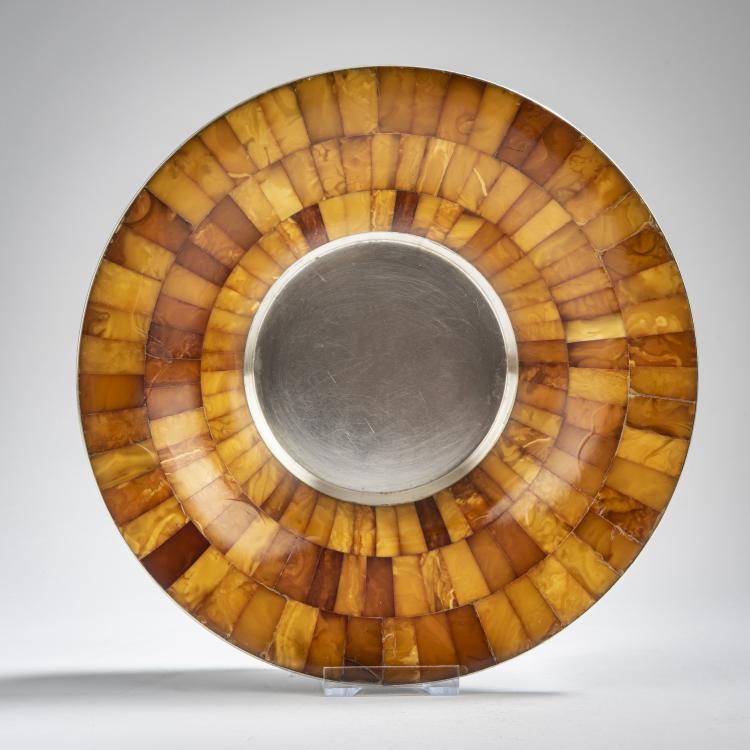 Bild 1 zu Objekt, Amber bowl, 1930s, Hermann Brachert (attributed), K&ouml;nigsberg, Staatl. Bernstein-Manufaktur, 162C 422