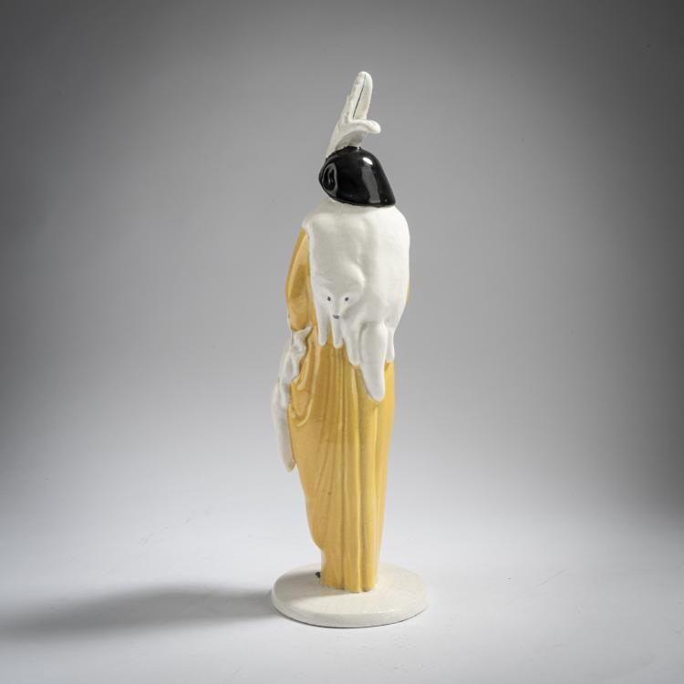 Bild 2 zu Objekt, 'Lady standing with fur', 1913/14, Eduard Klablena, Langenzersdorf, 162C 490