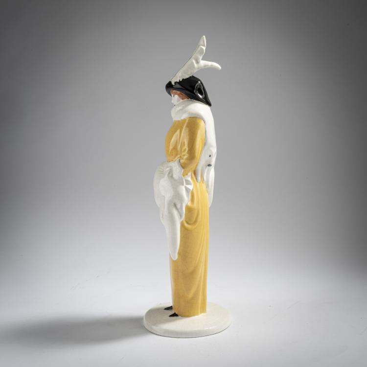 Bild 3 zu Objekt, 'Lady standing with fur', 1913/14, Eduard Klablena, Langenzersdorf, 162C 490