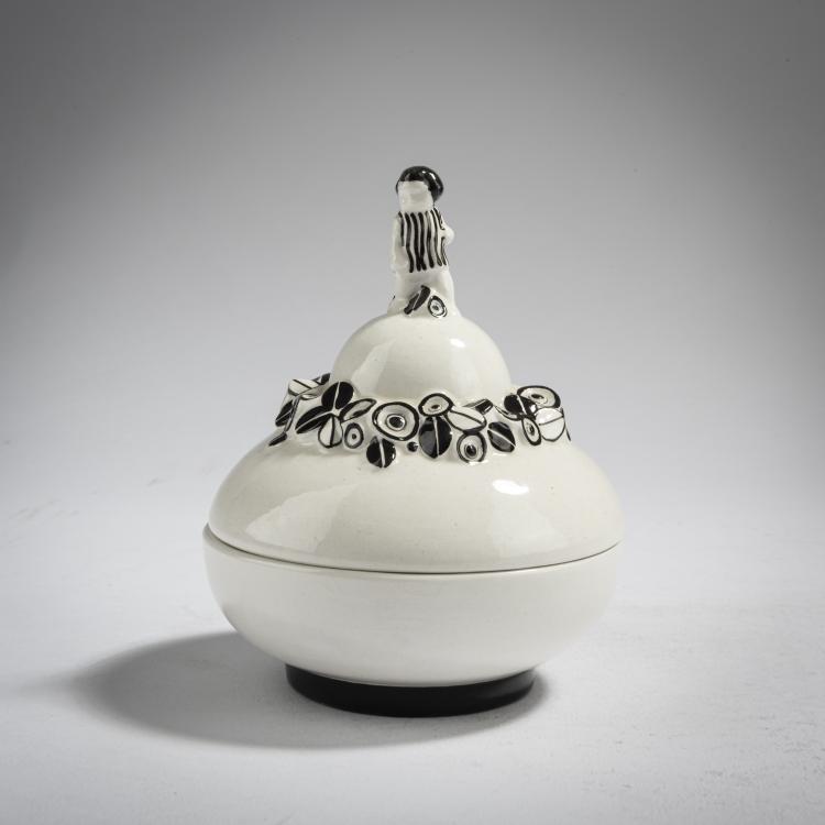Hauptbild zu Objekt, Small box and cover with putto, c. 1912, Bertold L&ouml;ffler, Wiener Keramik, 162C 521
