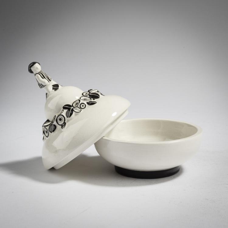 Bild 3 zu Objekt, Small box and cover with putto, c. 1912, Bertold L&ouml;ffler, Wiener Keramik, 162C 521