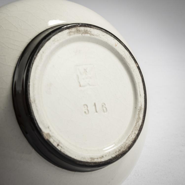 Bild 4 zu Objekt, Small box and cover with putto, c. 1912, Bertold L&ouml;ffler, Wiener Keramik, 162C 521