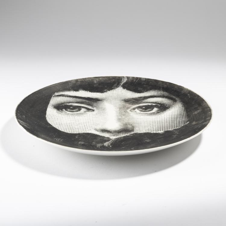 Bild 1 zu Objekt, Teller 'Tema e Variazioni', 1950/60er Jahre, Piero Fornasetti, Fornasetti, Mailand, 163C 376