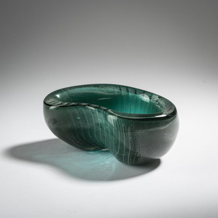 Hauptbild zu Objekt, 'Sommerso fumato' bowl, 1940, Alfredo Barbini, V.A.M.S.A., 164C 535