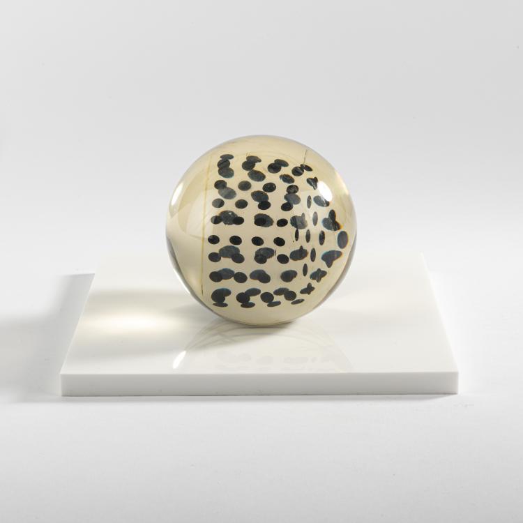 Bild 1 zu Objekt, 'Deformazione ottico-dinamica di un cubo in una sfera, Serie a punti B', 1959 - 1963, Enzo Mari, Danese, Mailand, 163B 187