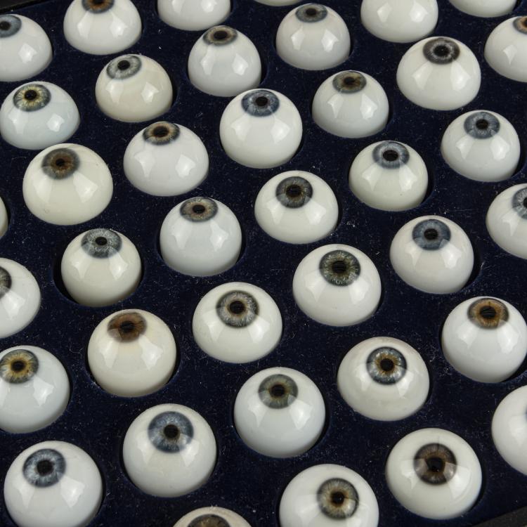Bild 2 zu Objekt, 63 glass eyes, 2nd half of the 20th century, Deutschland (zugeschrieben), 163B 157