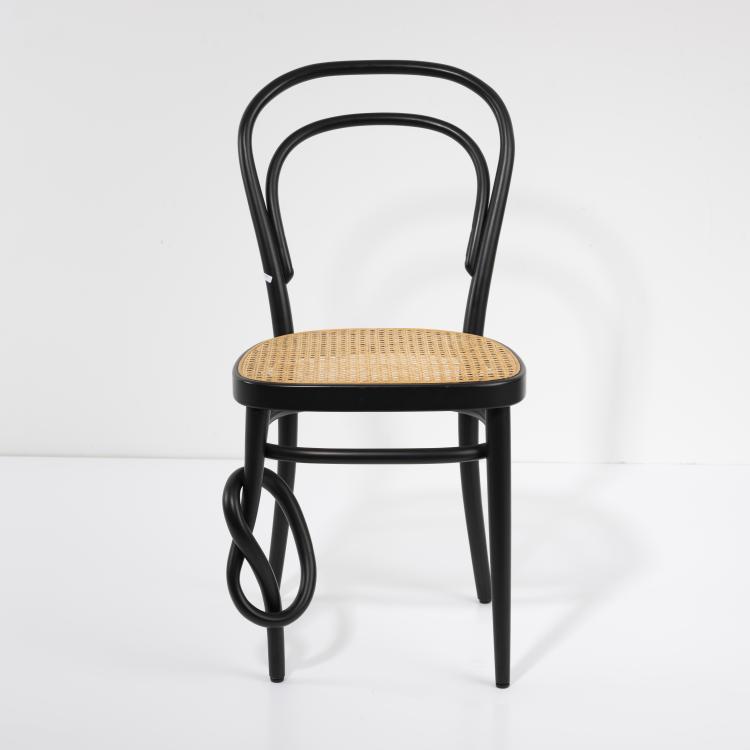 Hauptbild zu Objekt, Anniversary '214K' chair with photograph, 1985, Michael Thonet,Jan Versnel, Thonet, Frankenberg, 163B 173
