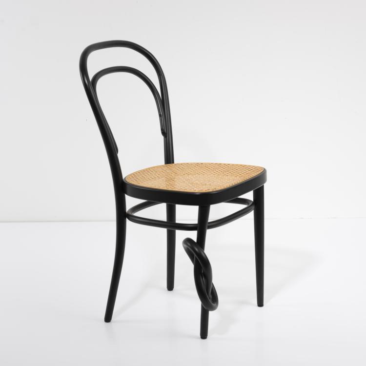 Bild 2 zu Objekt, Anniversary '214K' chair with photograph, 1985, Michael Thonet,Jan Versnel, Thonet, Frankenberg, 163B 173