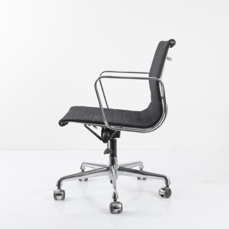 Bild 2 zu Objekt, Stuhl 'Aluminum Group', 1958, Charles Eames,Ray Eames, Vitra Design, Weil am Rhein, 163B 197