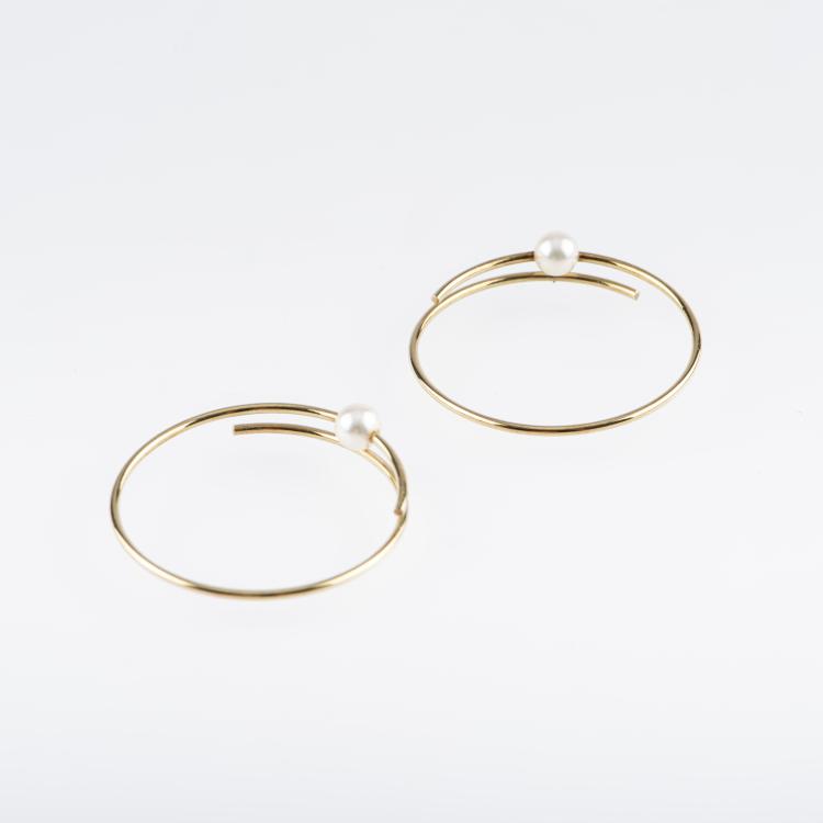 Hauptbild zu Objekt, Pair of pearl earrings, 1989, Herman Hermsen, 163E 797